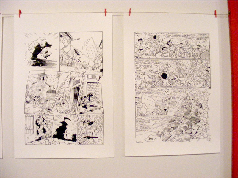 Copias exactas de páginas originales de varios cómics de Superlópez. 